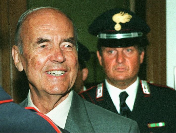 Priebke Dæmdur í ævilangt fangelsi árið 1996.