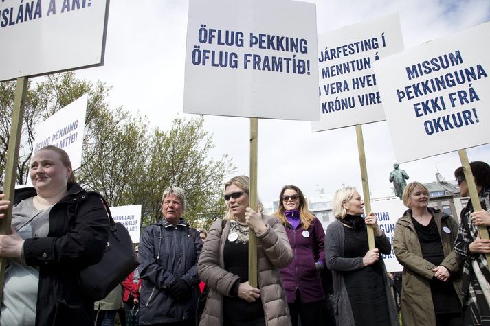 Lokasprettur kjaraviðræðna og deilna síðasta árs stendur enn. Myndin er frá mótmælastöðu í aðgerðum BHM og hjúkrunarfræðinga á Austurvelli í fyrrasumar, þegar viðræður stóðu við ríkið, en félögin eiga enn ósamið við Samband íslenskra sveitarfélaga. 