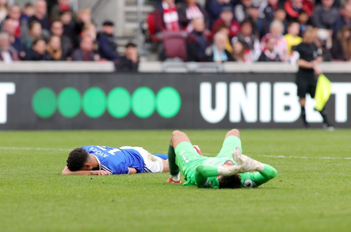 Markvörður Brentford er meiddur eftir að hafa lent í samstuði gegn Leicester City á dögunum.