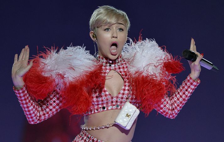 Miley Cyrus er virk á samfélagsmiðlum.