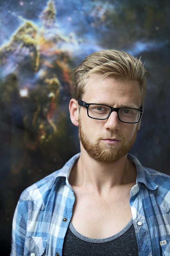 Kári slær ekki slöku við og starfar nú uppi í Háskóla Íslands við ritrýni og situr símafundi með NASA. 