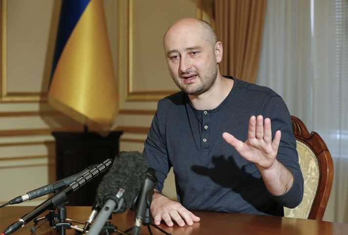 Arkady Babchenko á blaðamannafundi í dag.