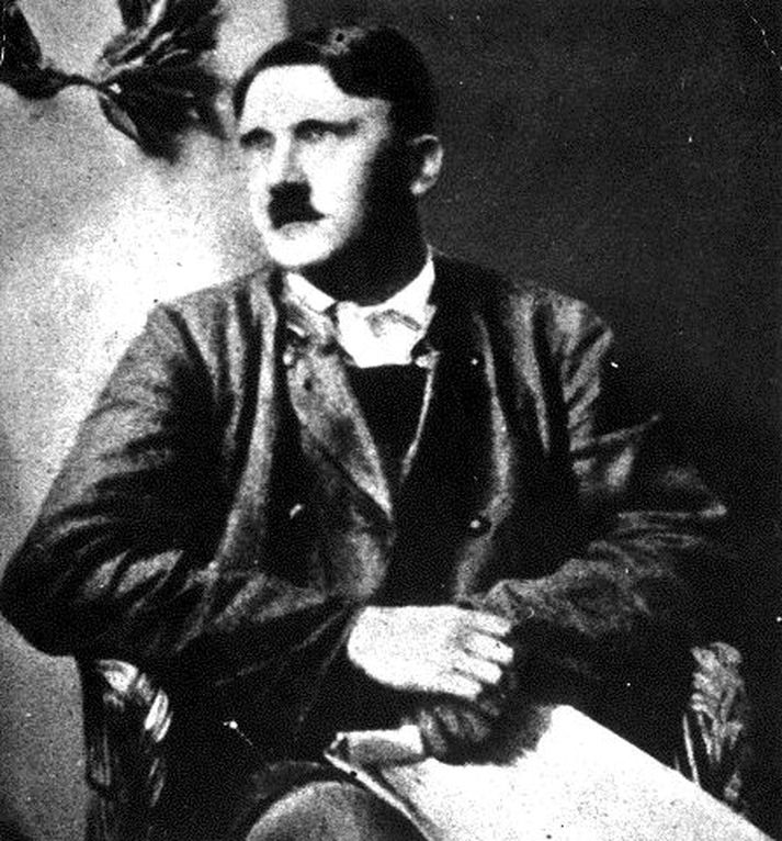 Í fangelsinu hafði hinn verðandi nasistaforingi nægan tíma til að skrifa bókina alræmdu.