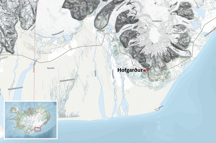 Slysið varð á Suðurlandsvegi við Hofgarð, skammt norðan Fagurhólsmýrar.