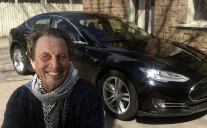 Errol Musk segir um ófrægingarherferð af hálfu fjölskyldu sinnar að ræða. 