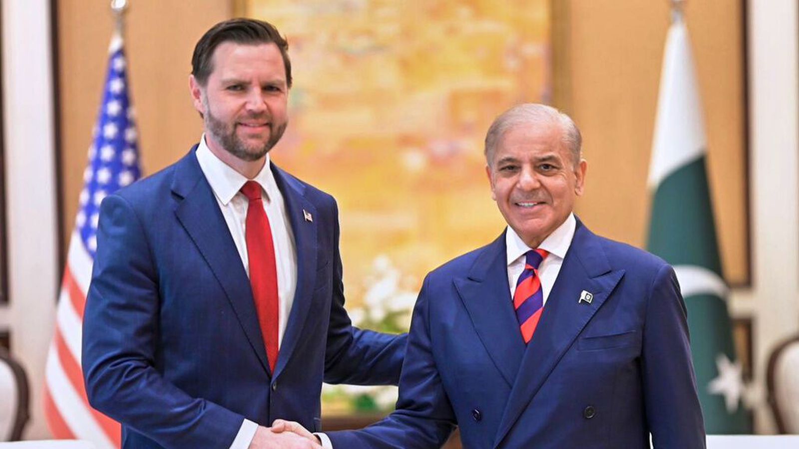 Aug­liti til aug­litis í fyrsta sinn frá ís­lömsku byltingunni