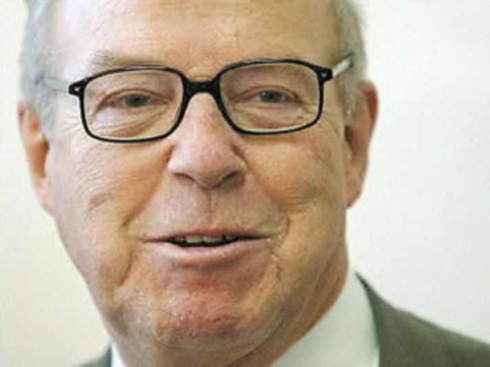 Hans Blix segir að fyrrverandi utanríkisráðherra Breta hafi nýverið gefið breskri rannsóknarnefnd röng svör.