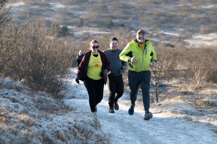 Börkur Reykjalín Ingvarsson heldur í sjötta skipti utan um Píeta- hlaupið sem fer fram á morgun. Hann hvetur fólk til að hreyfa sig en ekki síður til að tala saman, sérstaklega þegar því líður illa. Hann er hér lengst til hægri í Píeta-hlaupinu á síðasta ári. 