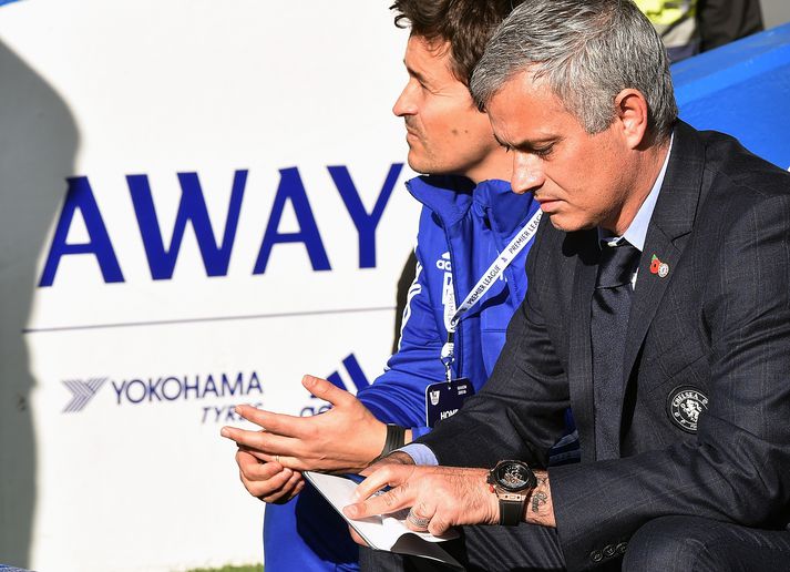 Mourinho var þungt hugsi á bekknum í dag.