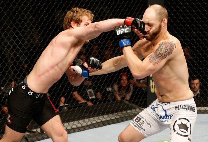 Gunnar Nelson kýlir Zak Cummings.