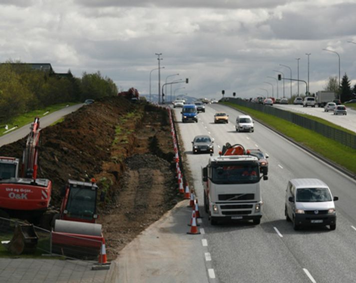 Frá framkvæmdum við Miklubraut.