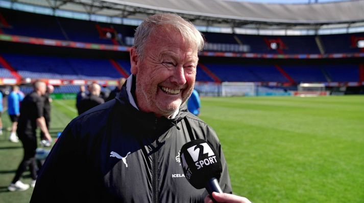 Hareide var hress á De Kuip í gær.