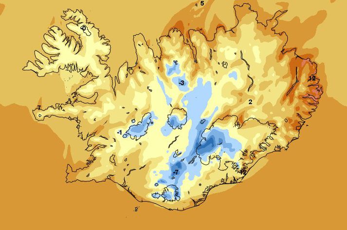 Spáð er 15-20 stiga hita á Norðaustur og Austurströnd landsins þegar best lægir í dag.