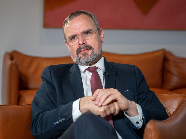 Daði Már Kristófersson er fjármála- og efnahagsráðherra. Ráðuneyti hans leggur til að allt að 137 milljónir króna af íbúðasölufé njóti tryggingarverndar í sex mánuði ef bankinn getur ekki endurgreitt féð.