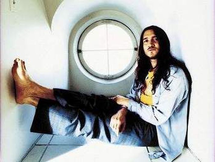 Gítarleikari Red Hot Chili Peppers gefur út sína tíundu sólóplötu á næstunni.