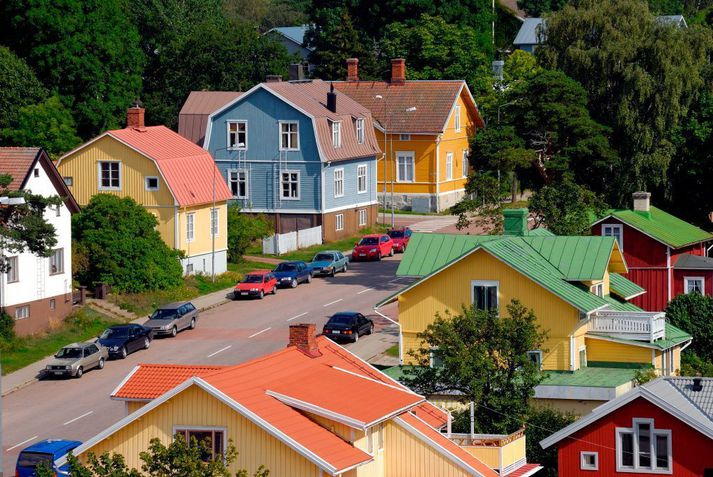 Frá Maríuhöfn á Álandseyjum. Eyjarnar tilheyra Finnlandi en hafa sjálfsstjórn í ýmsum málefnum. Meirihluti íbúa þar er sænskumælandi.