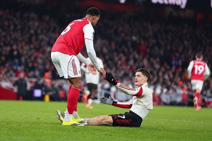 Miðvörðurinn stæðilegi Gabriel gaf lítið fyrir kall Florian Wirtz eftir vítaspyrnu í byrjun seinni hálfleiks.