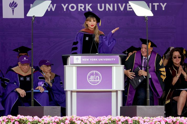 Taylor Swift á útskrift New York University.
