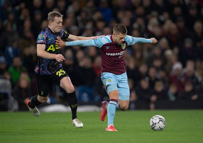 Jóhann Berg Guðmundsson og félagar hans í Burnley sækja Tottenham heim í FA-bikarnum í kvöld.