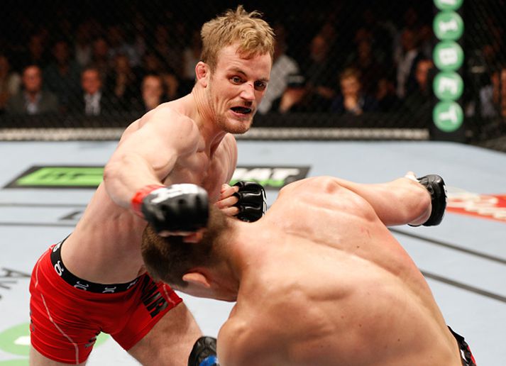 Gunnar Nelson verður á aðalhluta UFC 189.