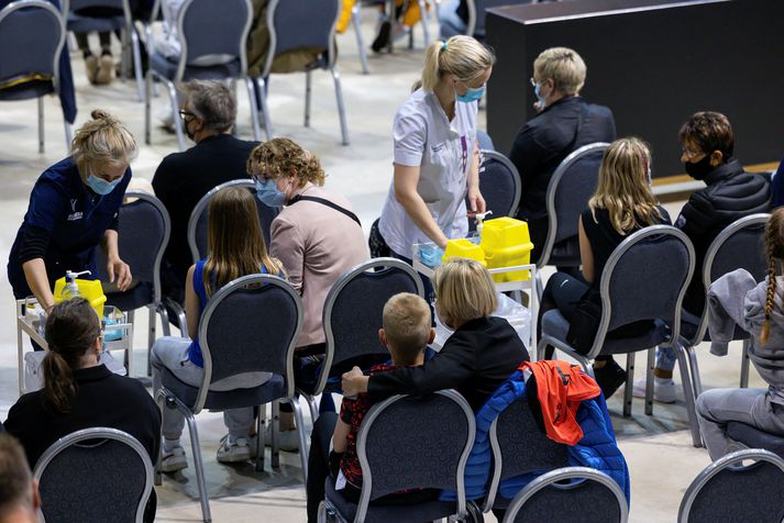 Frá bólusetningu gegn kórónuveirunni í Laugardalshöll. Hún verður mögulega aftur vettvangur fjöldabólusetninga þegar byrjað verður að gefa örvunarskammta um miðjan nóvember.