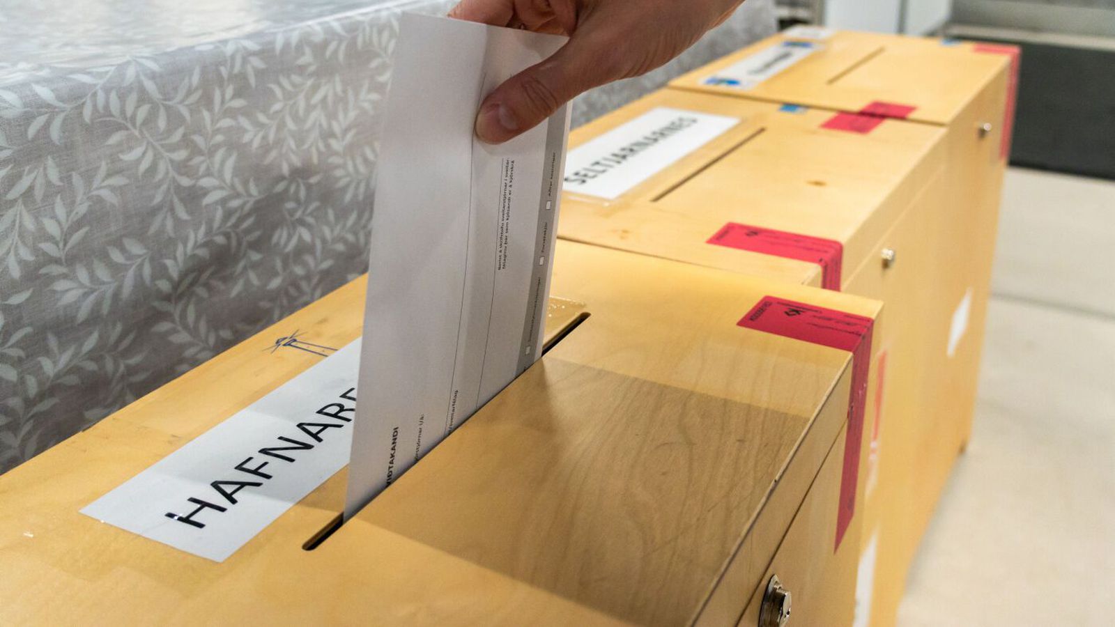 Eftir­lits­menn á vegum Evrópu­ráðsins fylgjast með kosningunum
