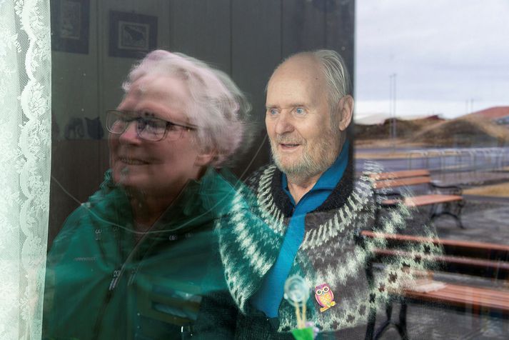 Gunnhildur Skaftadóttir, eiginkona Guðmundar Magnússonar sem er með Alzheimer, segir frá reynslu sinni á þessum erfiðum tímum í Kompás.