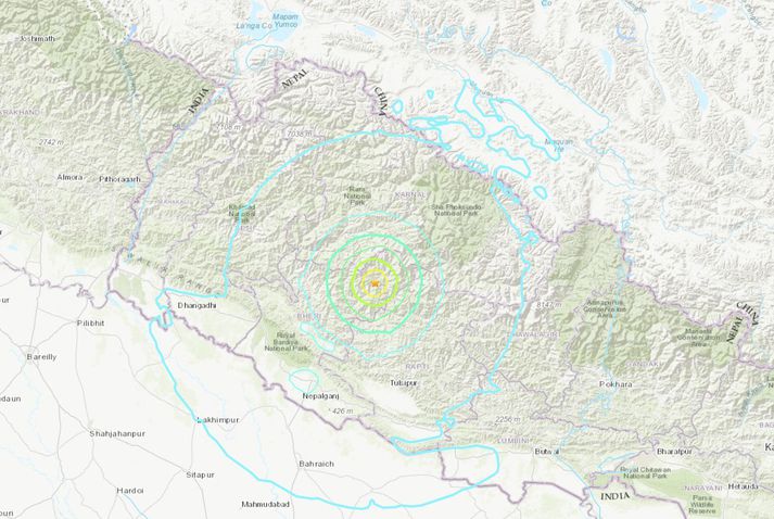 Skjálftinn fannst meðal annars í Katmandú, sem er 500 kílómetrum frá upptökum skjálftans.