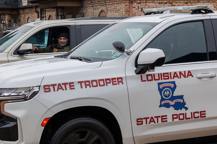 Lögreglan í Louisiana-ríki er með þrjá í haldi.