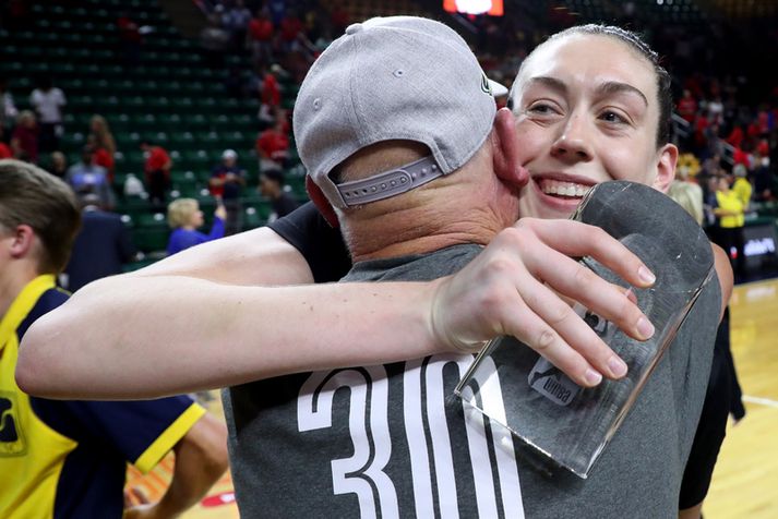 Breanna Stewart var kosin best.