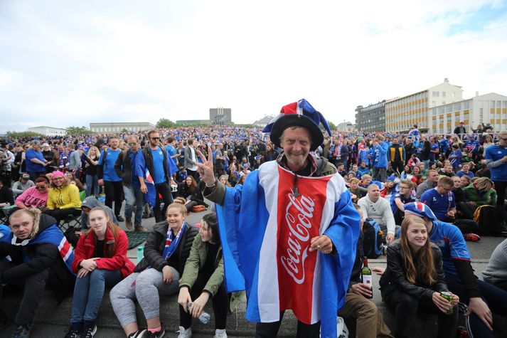 Blái liturinn er ríkjandi á Arnarhóli í dag.