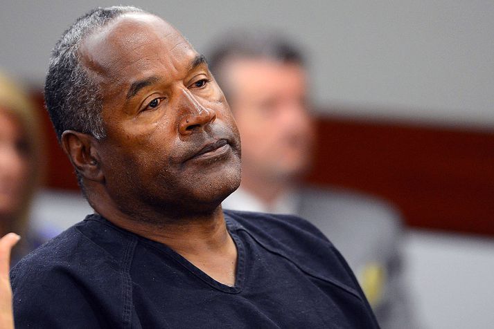O.J. Simpson var dæmdur í 33 ára fangelsi árið 2008 með möguleika á reynslulausn að níu árum liðnum.