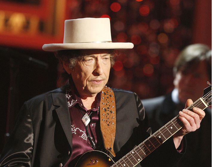 Bob Dylan virðist lítið spenntur yfir Nóbelsverðlaununum.