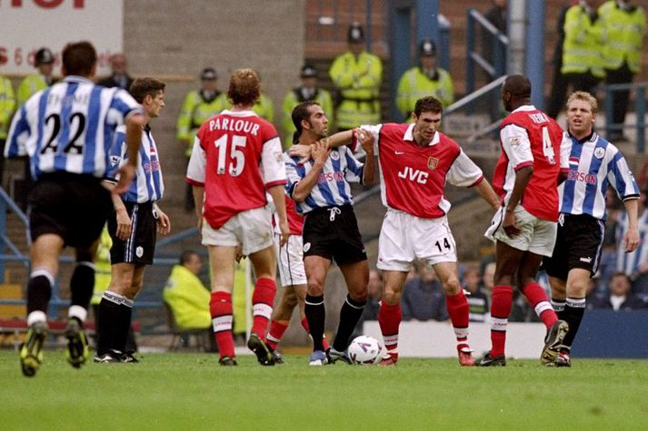 Það er orðið langt síðan að Sheffield Wednesday vann Arsenal. Það gerðist siðast í lok september 1998 og þar missti Paolo Di Canio stjórn á sér.