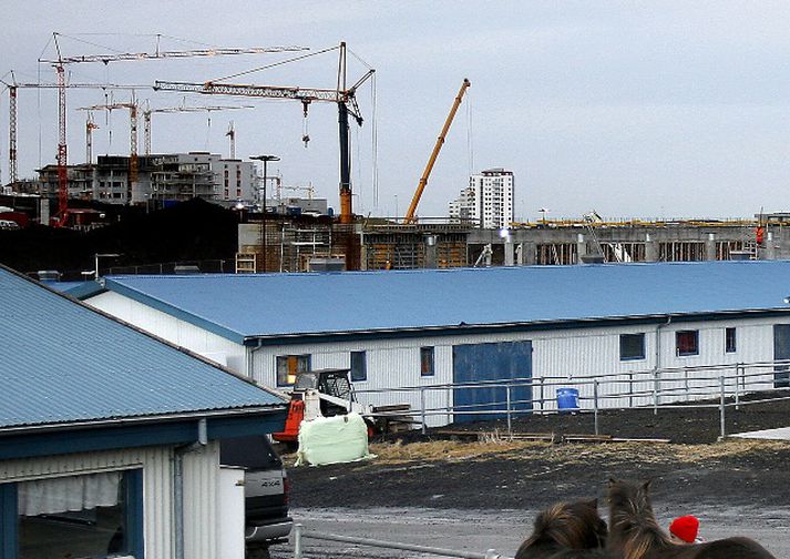 Brotist var inn í hesthús á Heimsenda. Hesthúsið á myndinni tengist fréttinni ekki beint.