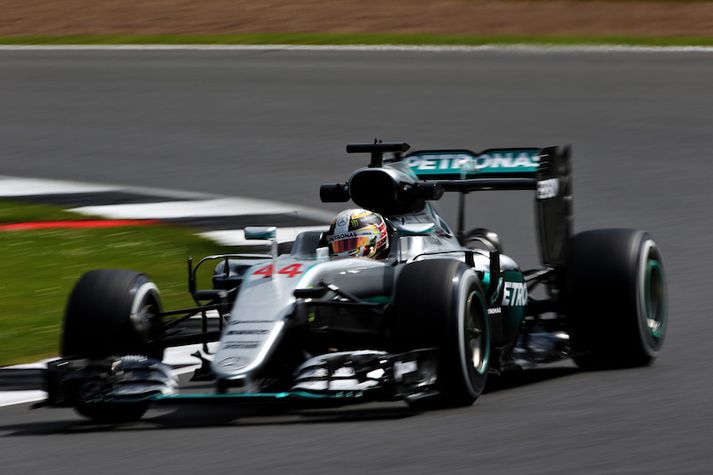 Lewis Hamilton kann vel við sig heima hjá sér.
