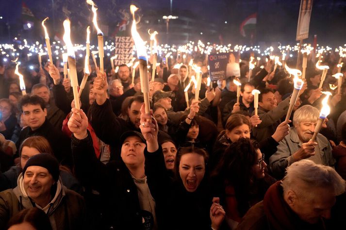 Stuðningsmenn sóttu kosningafund Peter Magyar og Tisza-flokksins í Debrecen á laugardagskvöld.