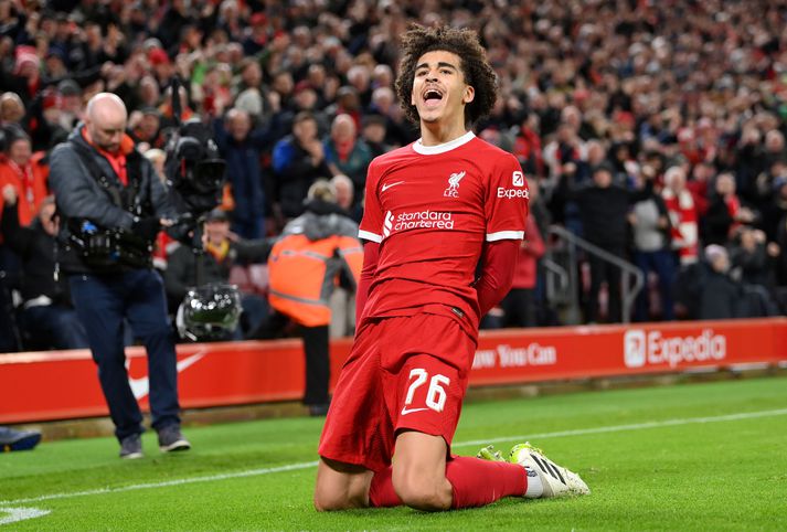 Jayden Danns fagnar öðru marka sinna fyrir Liverpool á Anfield í gærkvöldi.