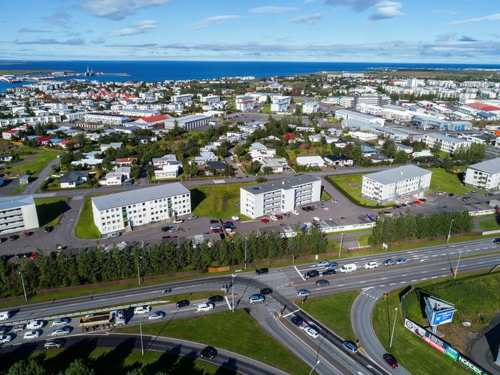 Lokað verður fyrir akstur í norðurátt frá hringtorginu við N1 stöðina við Lækjargötu og að þessum gatnamótum við Kaplakrika.