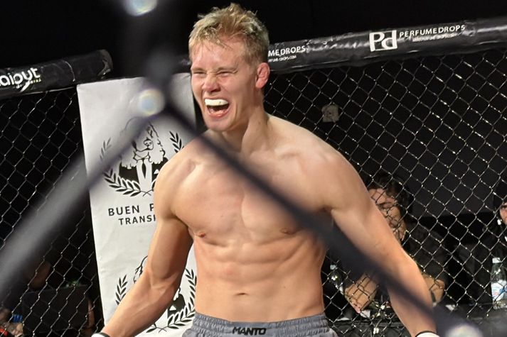 Logi Geirsson, Norðurlandameistari frá í fyrra, varði titilinn sinn í ár og fagnaði líka vel.