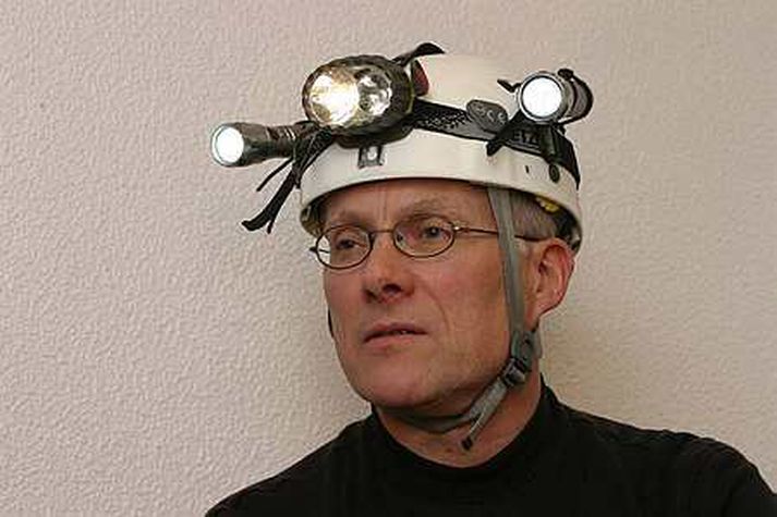 Árni B. Stefánsson augnlæknir seig fyrstur manna niður á botn gígsins.