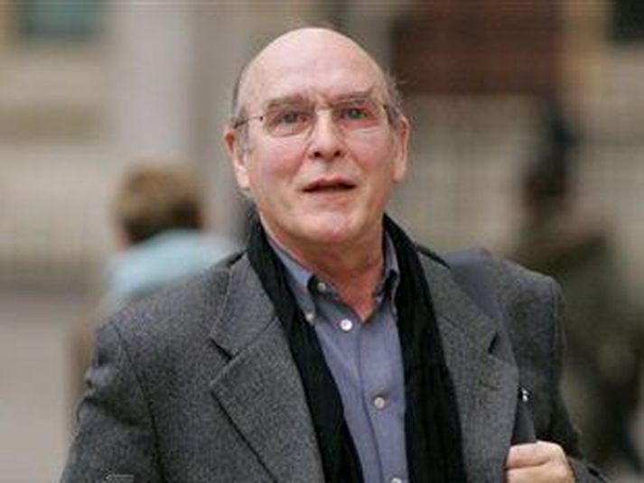 Neil Aspinall lést úr lungnakrabbameini í New York.
