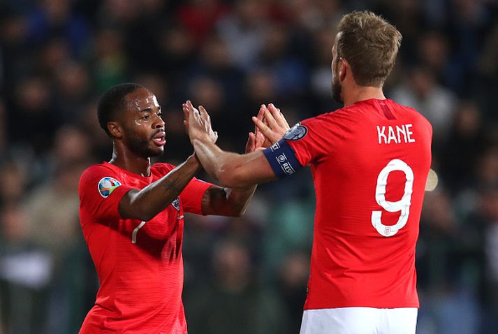 Sterling og Kane fagna marki í síðasta leik Englands.