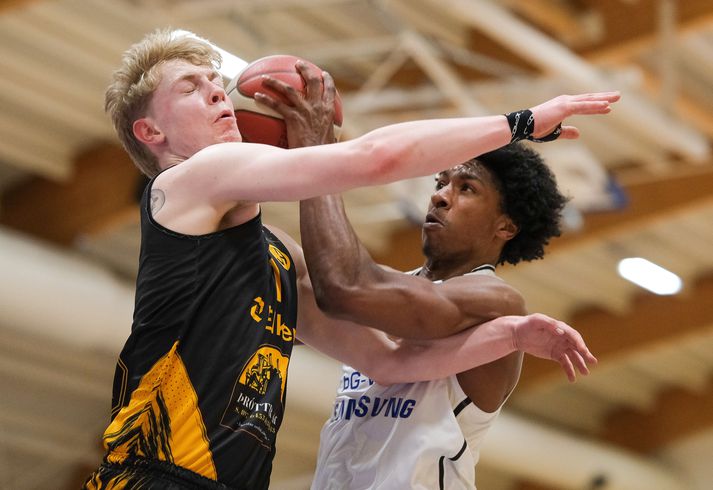 Seth LeDay og Styrmir Jónasson í hörkubaráttu.