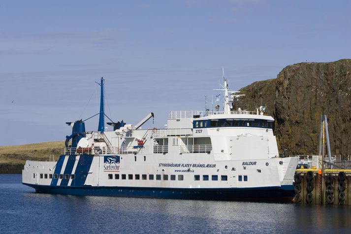 Breiðafjarðarferjan Baldur siglir til Flateyjar.