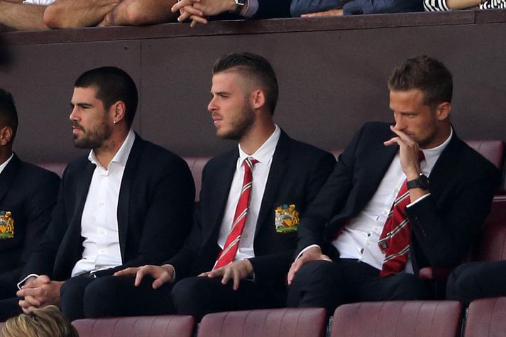 Þrír landsliðsmarkverðir utan hóps hjá Manchester United. Valdes, De Gea og Lindegaard.