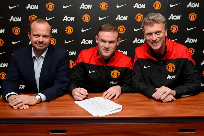Rooney er hér með Ed Woodward, varaformanni stjórnar, og David Moyes, knattspyrnustjóra.