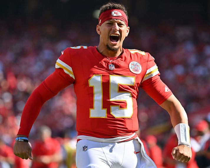 Patrick Mahomes, leikstjórnandi Chiefs, sýndi sparihliðarnar í gær.