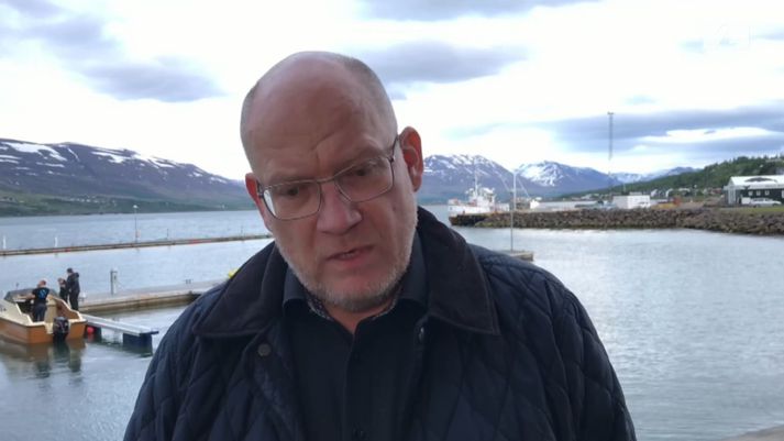 Elías Pétursson, bæjarstjóri Fjallabyggðar, segir íbúa Siglufjarðar orðna langþreytta á ófærð og lokunum.