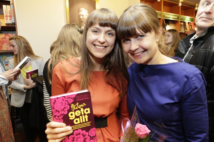 Sóley Tómasdóttir brosti með Kristínu systur sinni.